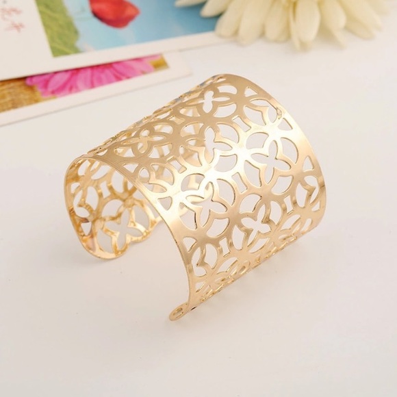 NEW!💙💎GOLDEN CLOVER QUATREFOIL CUFF BRACELET💎💙 - Picture 7 of 8